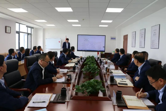 市產(chǎn)投集團(tuán)召開黨委理論中心組集體學(xué)習(xí)會(huì)議(圖2) 市產(chǎn)投集團(tuán)召開黨委理論中心組集體學(xué)習(xí)會(huì)議(圖2)